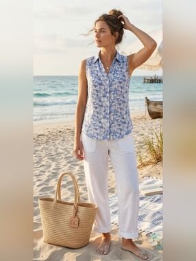 Coastal Comfort XL Blue Abstract Watercolor Sleeveless Button Down Blouse